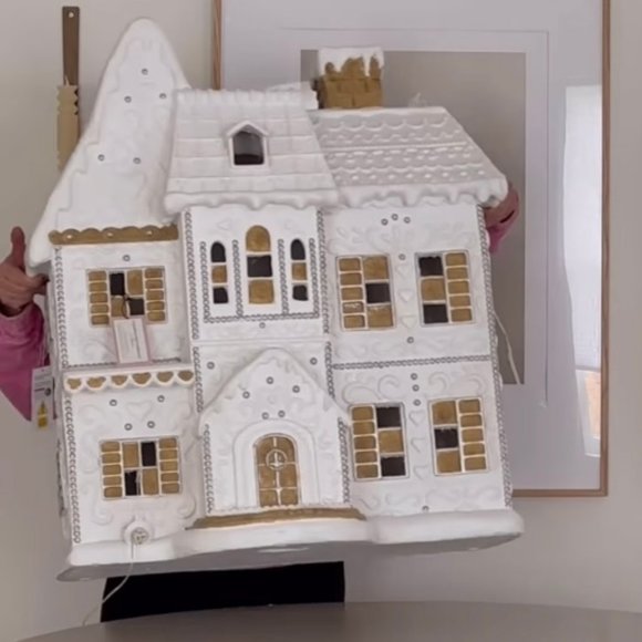 Giant 31" Light Up White Gingerbread House New in Factory Packaging Trophy Viral - Picture 2 of 5